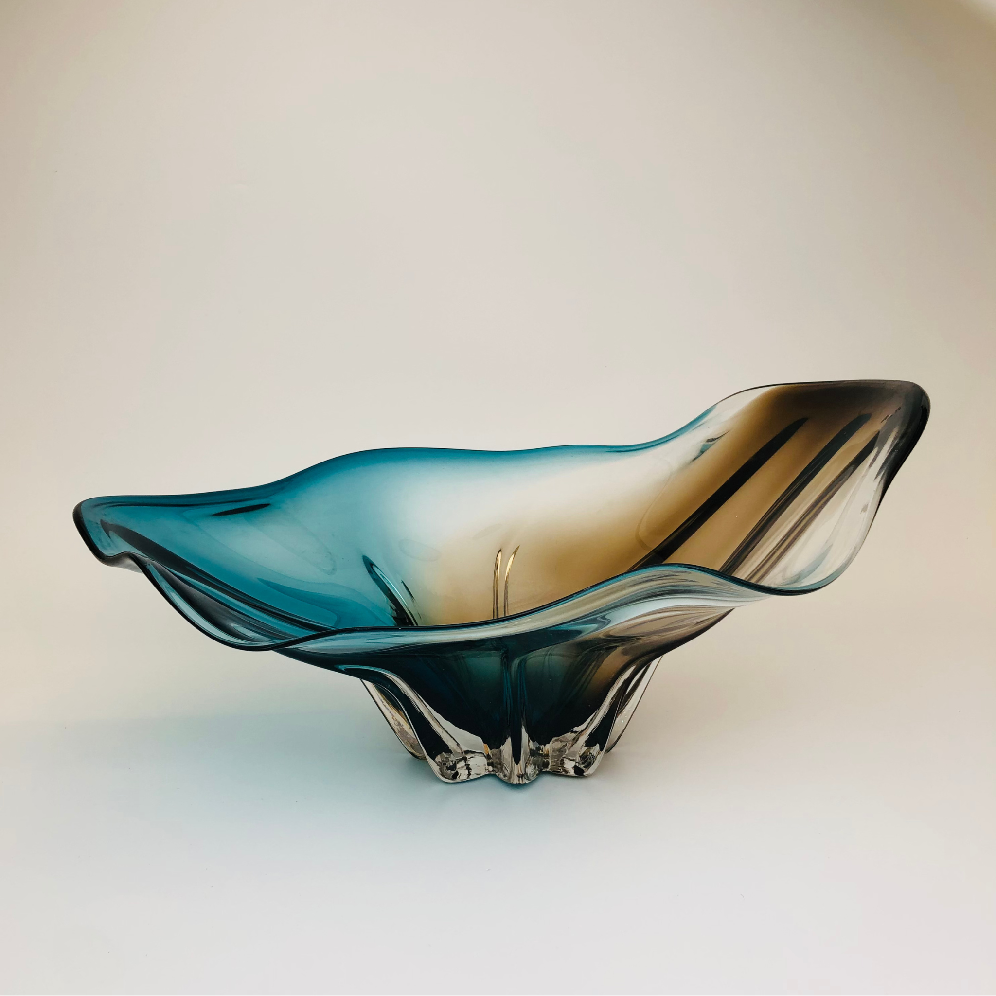 Ocean Mirage – Luxury Blue & Smoke Glass Centerpiece Bowl