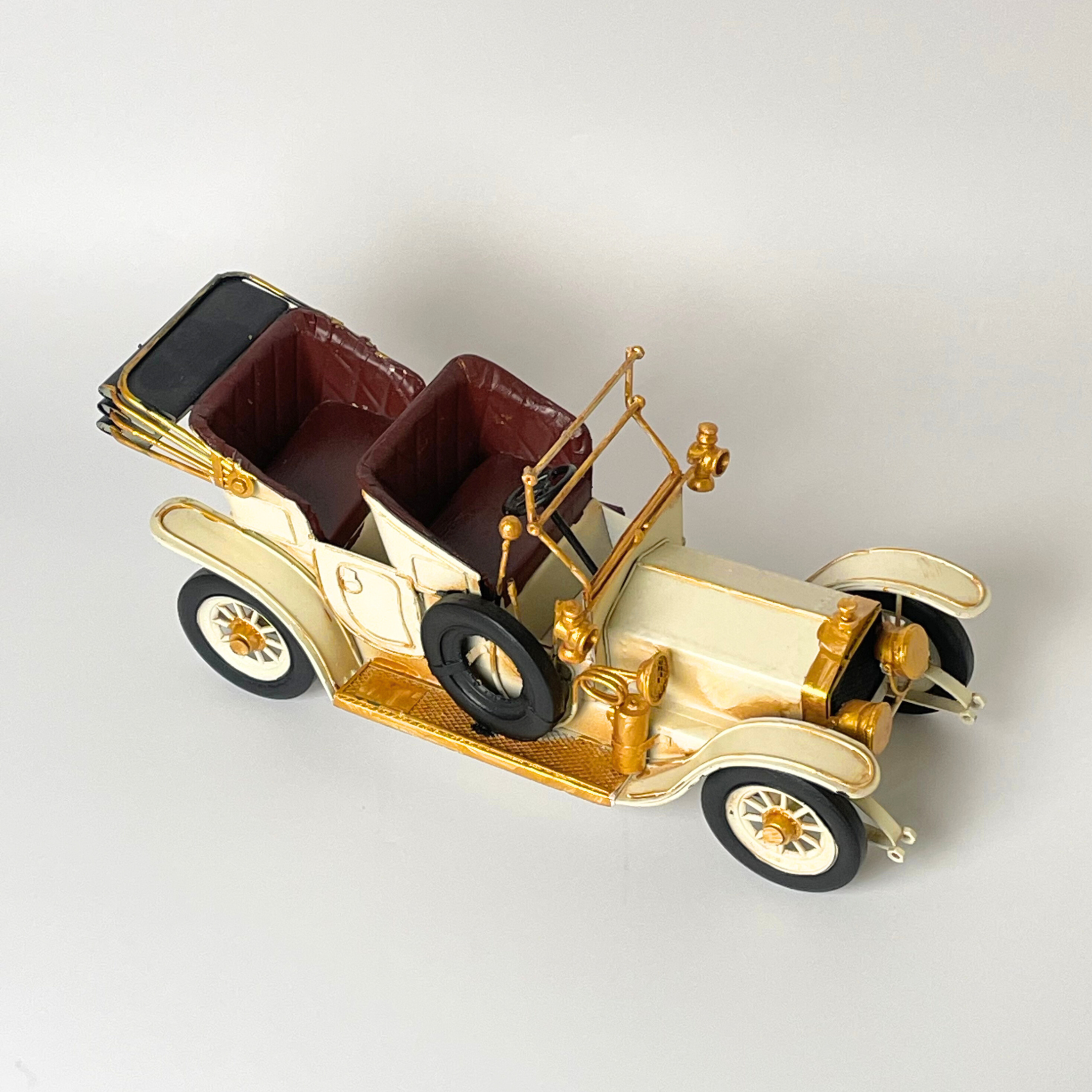 Vintage Luxe Car Showpiece