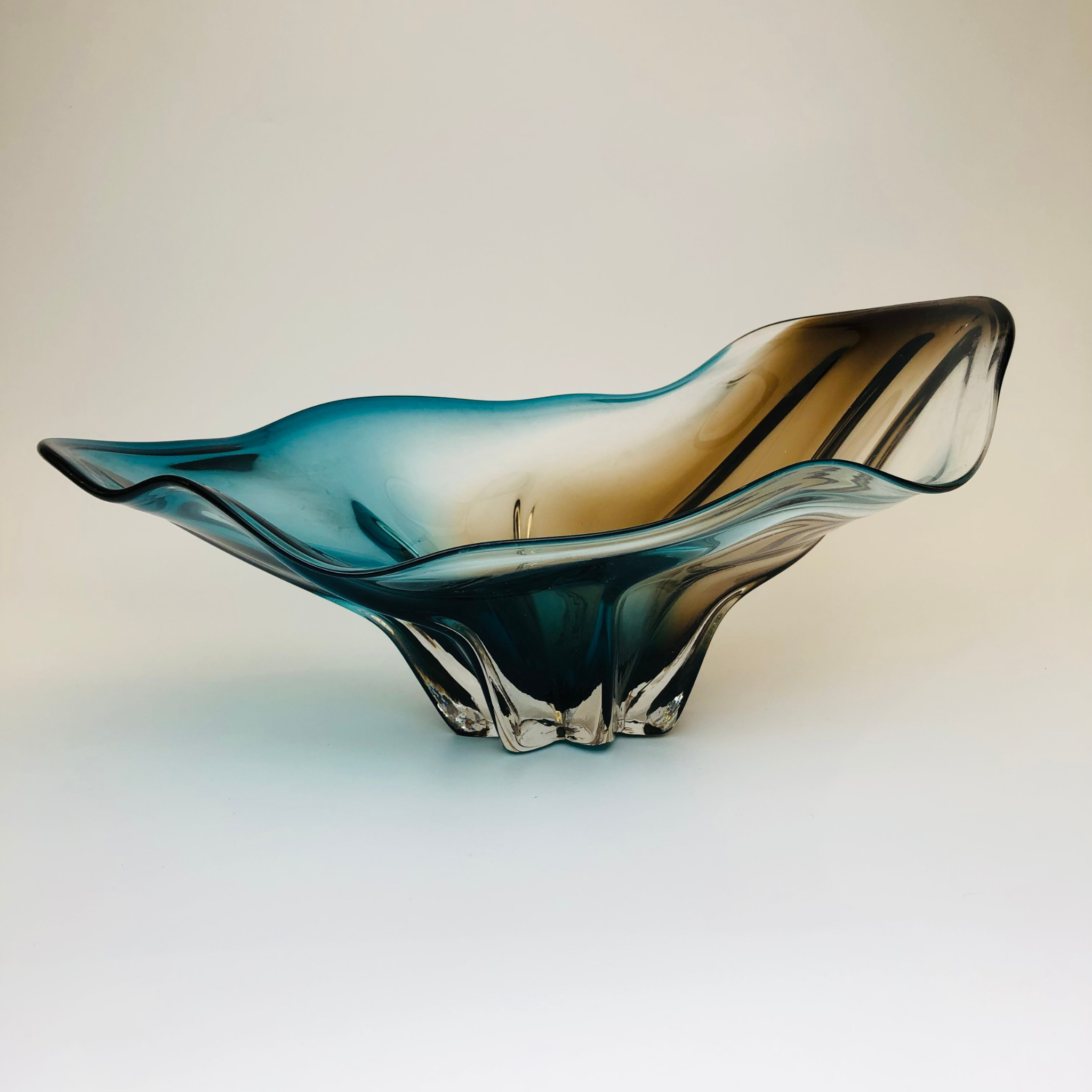Ocean Mirage – Luxury Blue & Smoke Glass Centerpiece Bowl
