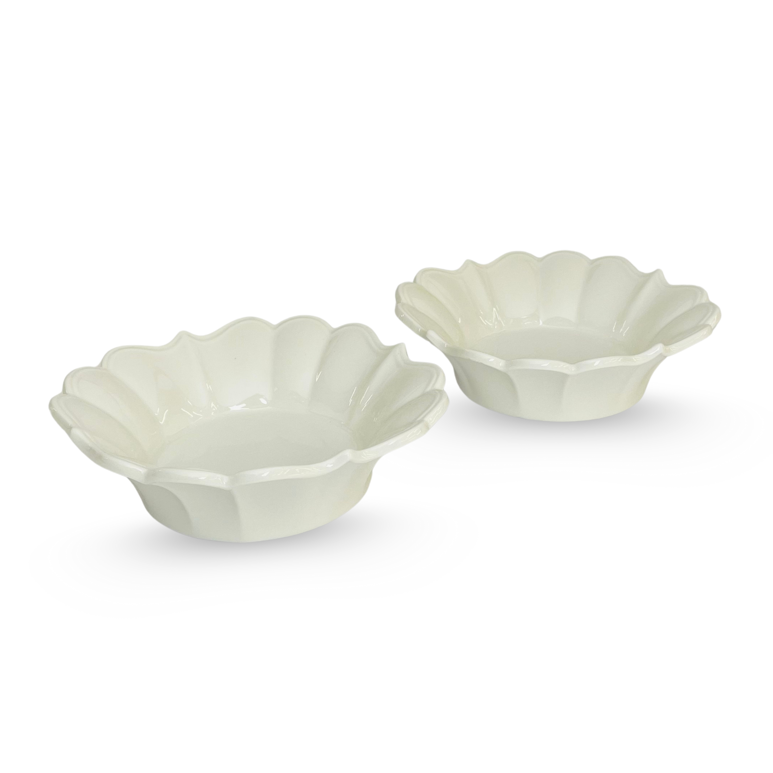 Elegant White Petal-Edge Bowl – Set of 2