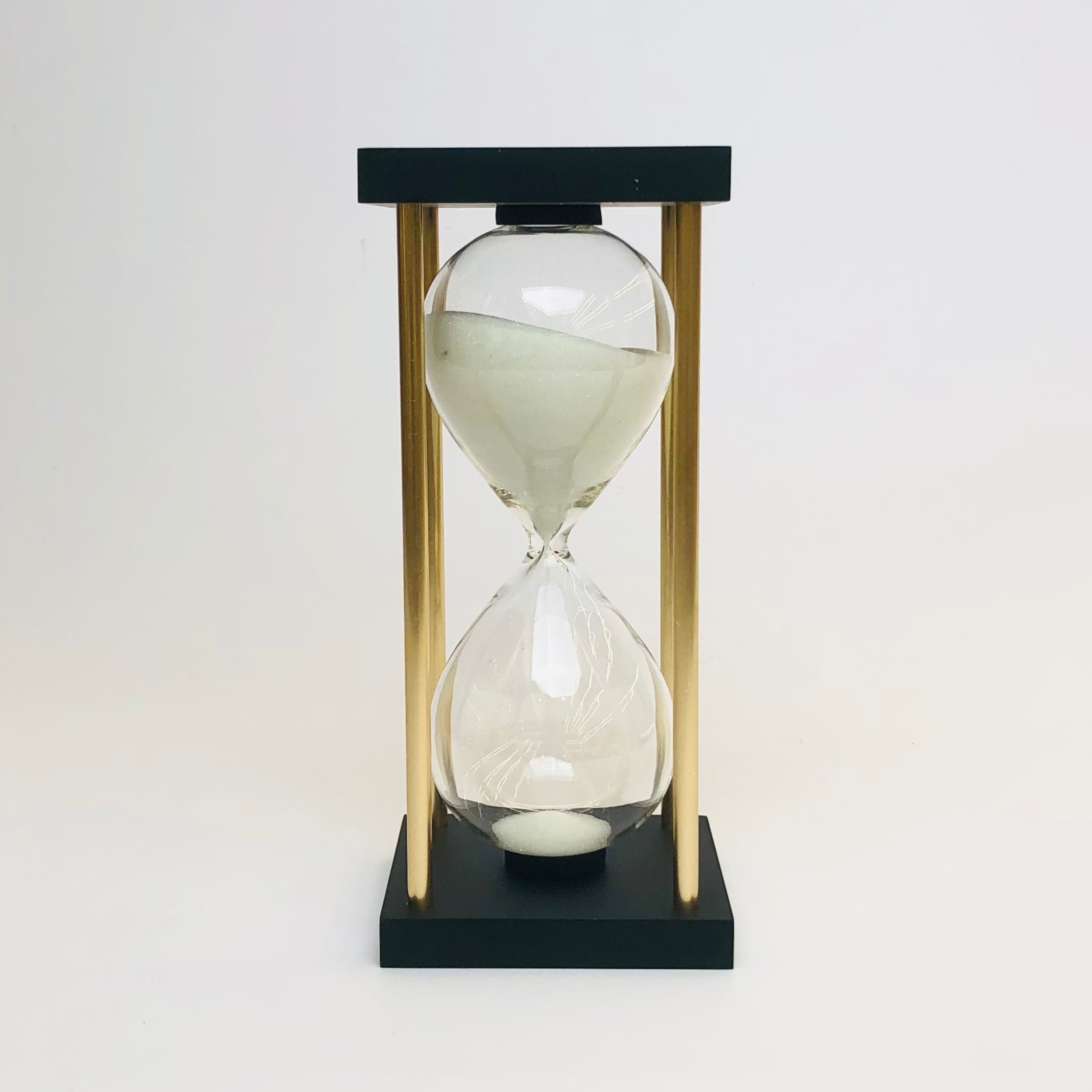 Elegant Sand Timer – Clear Glass with Black & Gold Accents