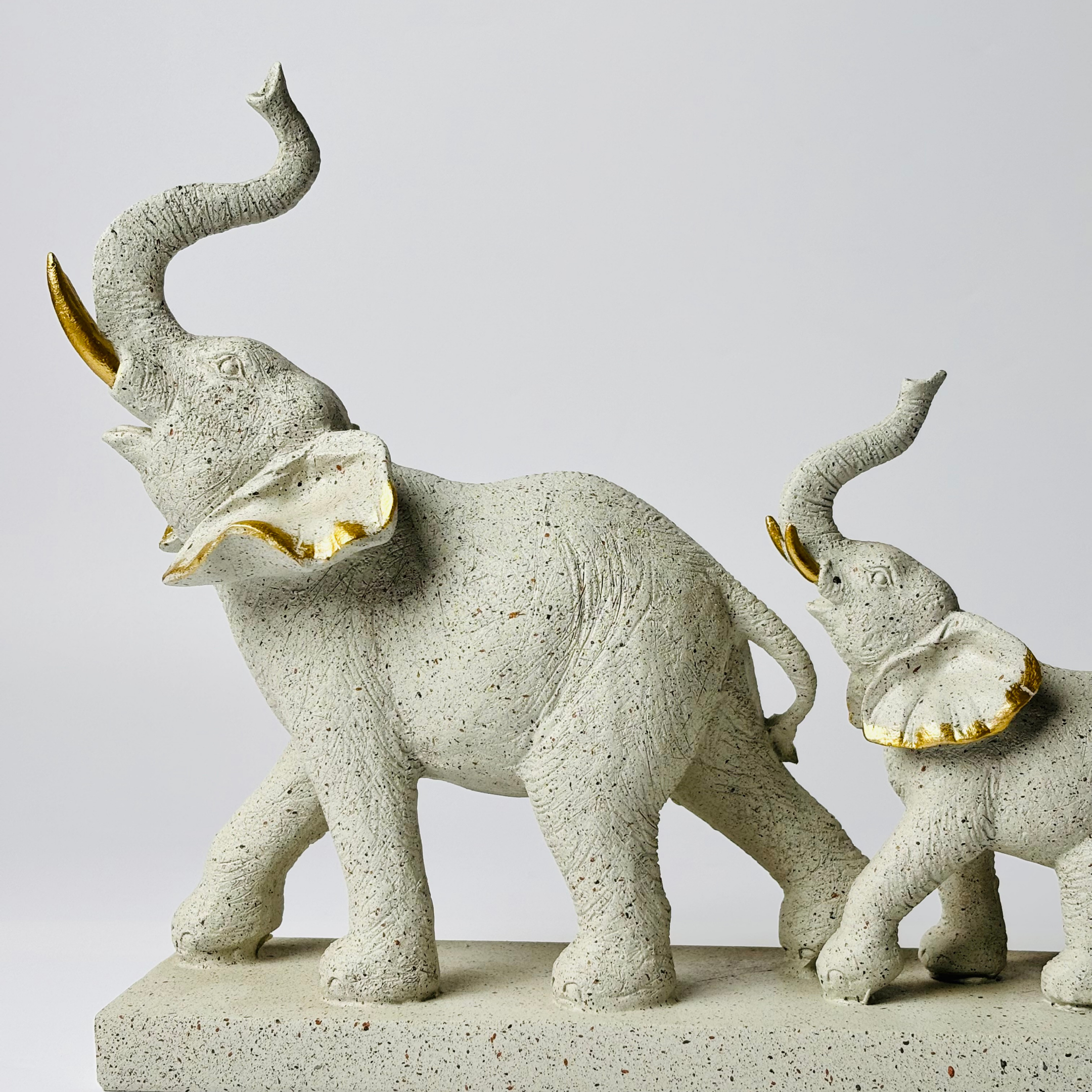 2 Elephant Royal Showpiece