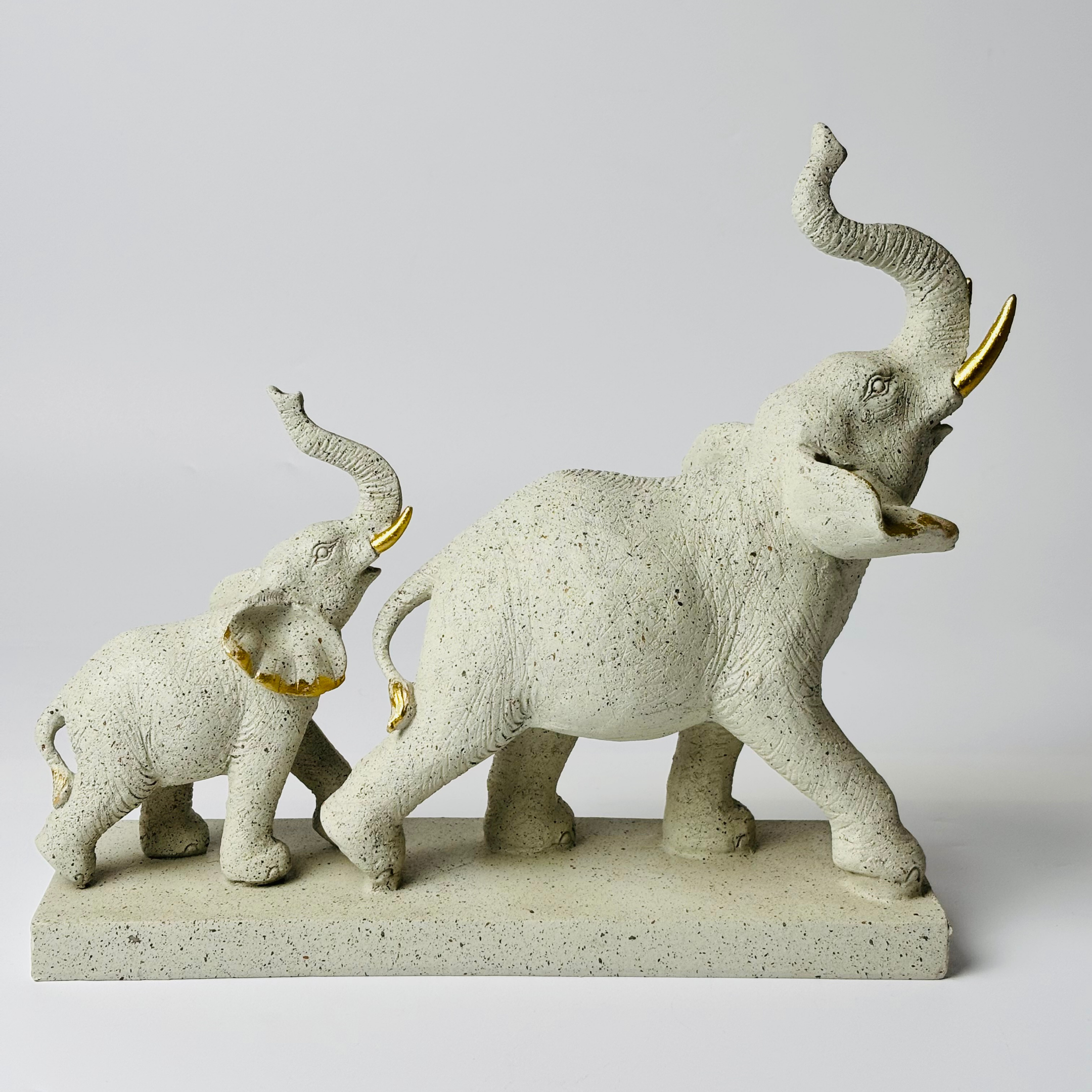 2 Elephant Royal Showpiece