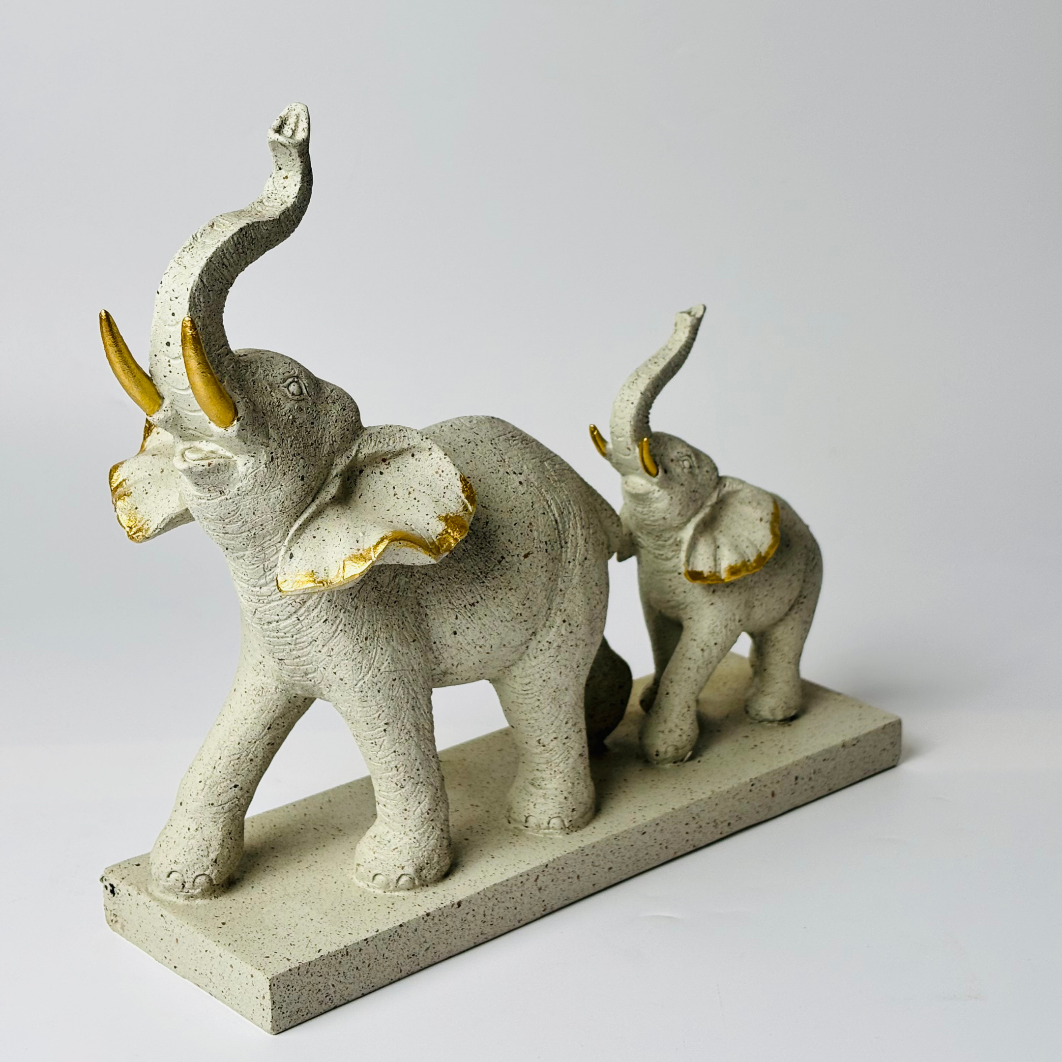 2 Elephant Royal Showpiece