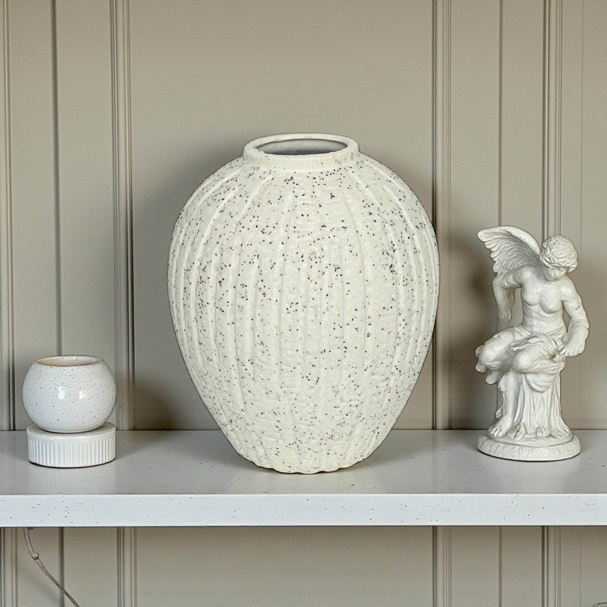 Refined Beauty Table Vase