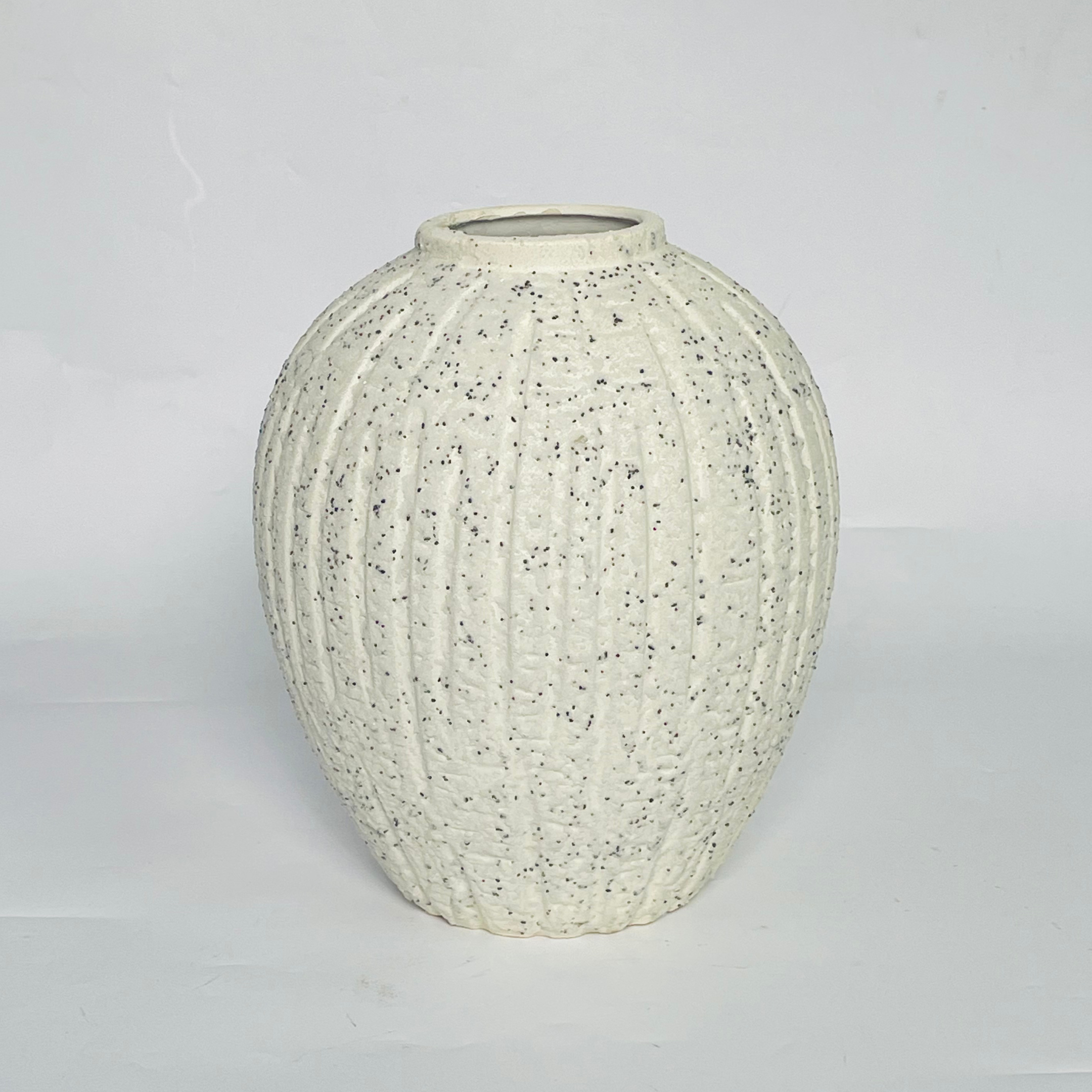 Refined Beauty Table Vase