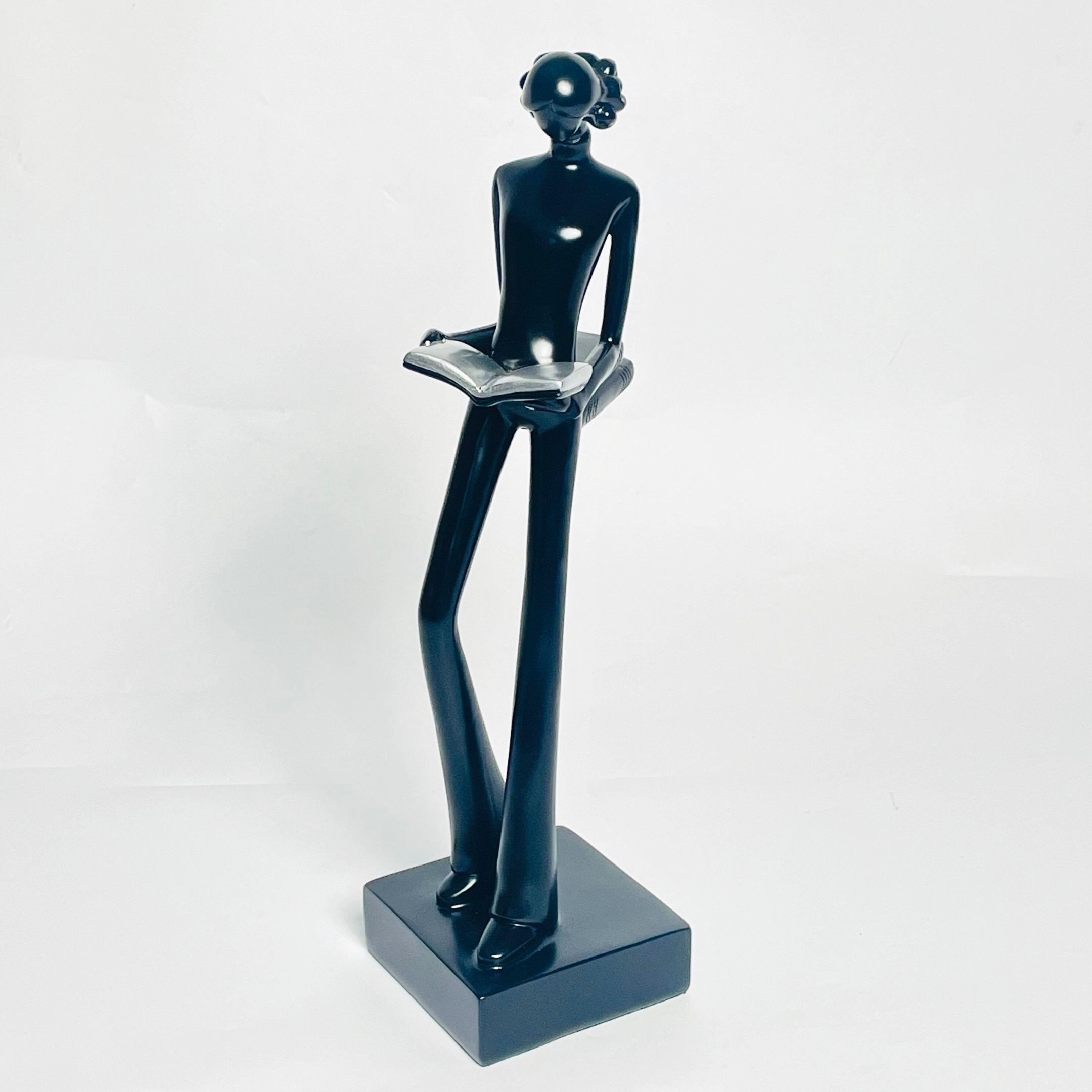 Lady Reader Showpiece