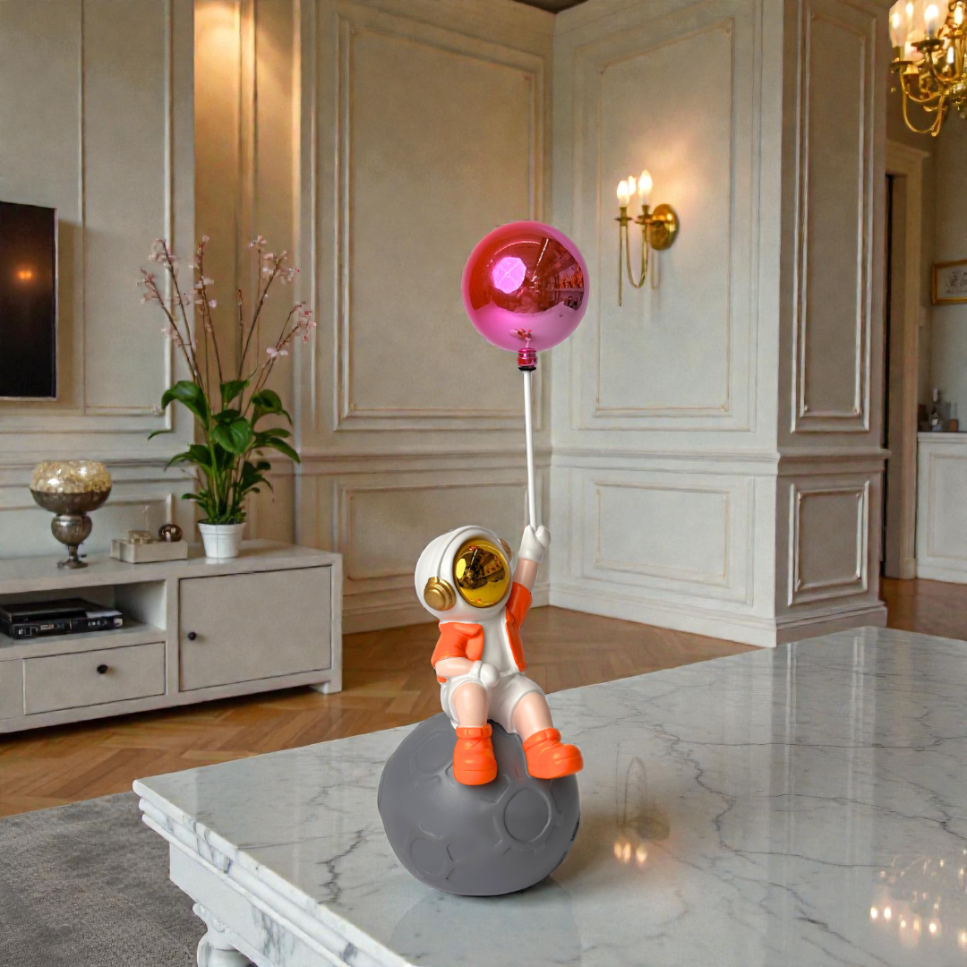 Royal Astronaut With Balloon Showpiece
