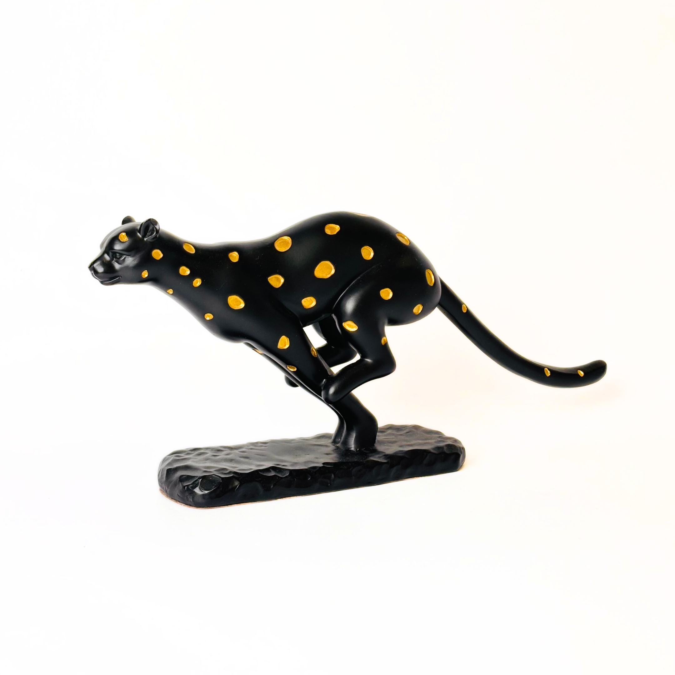 Majestic Cheetah Showpiece