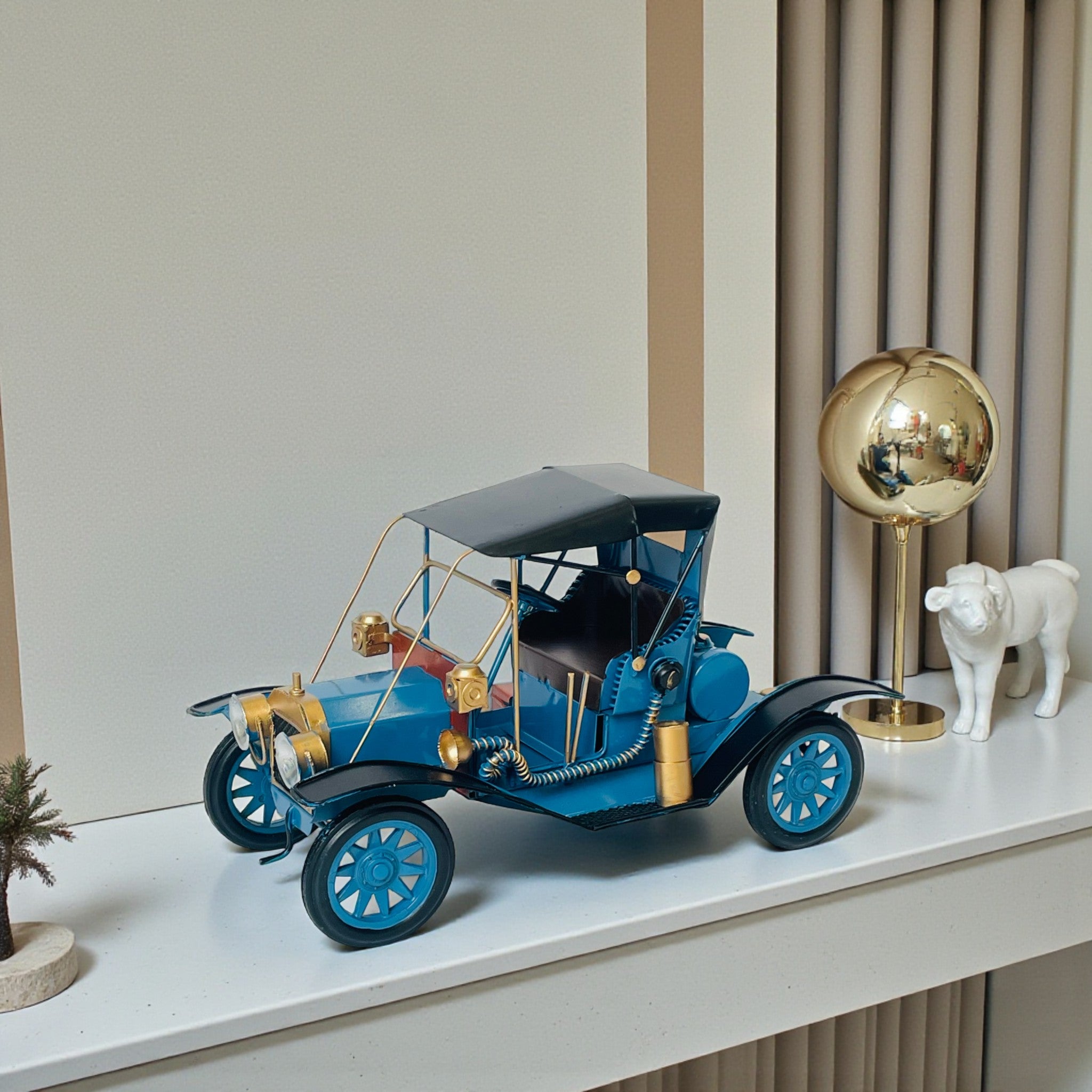 Vintage Elegance Car Showpiece