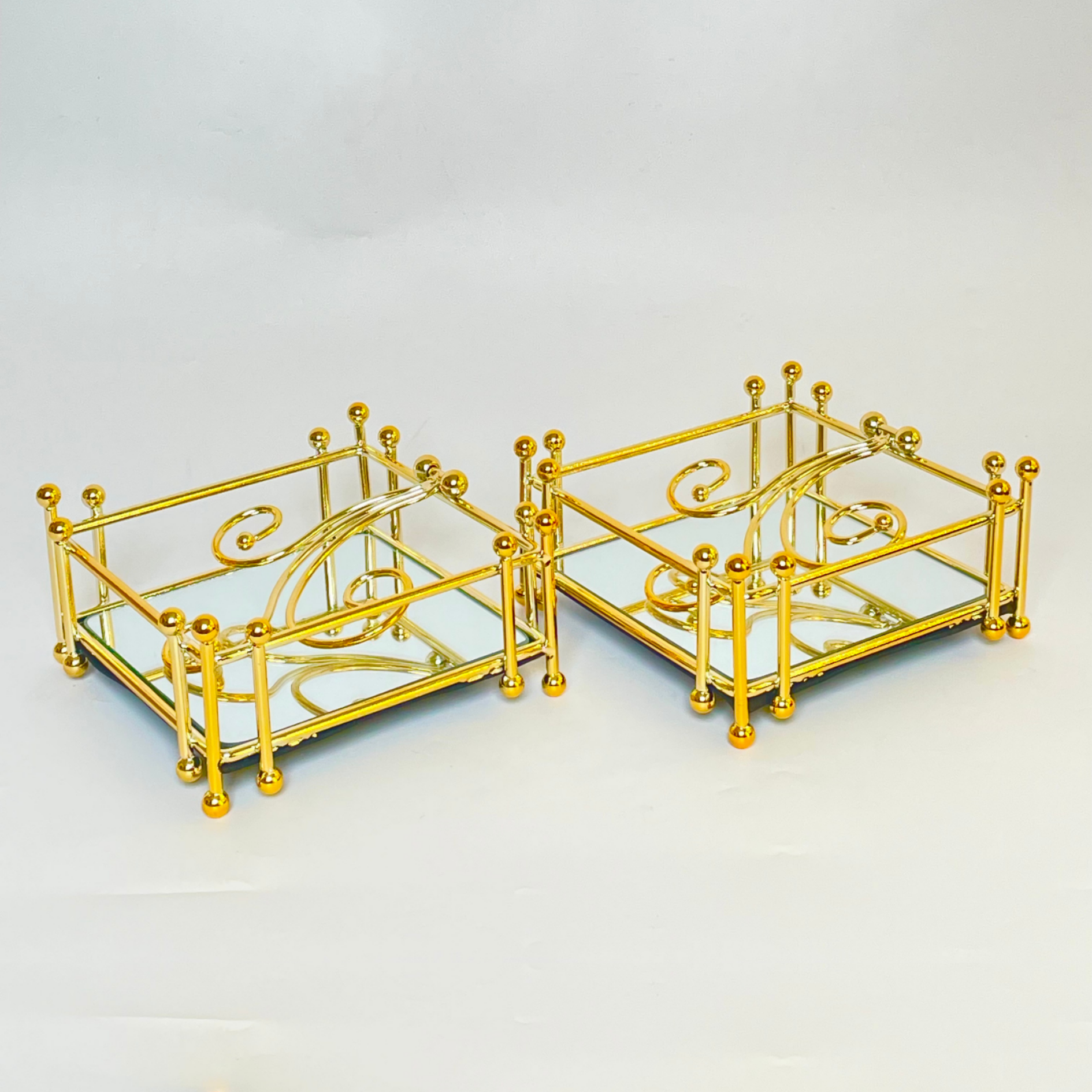 Elegant Golden Tissue Holder