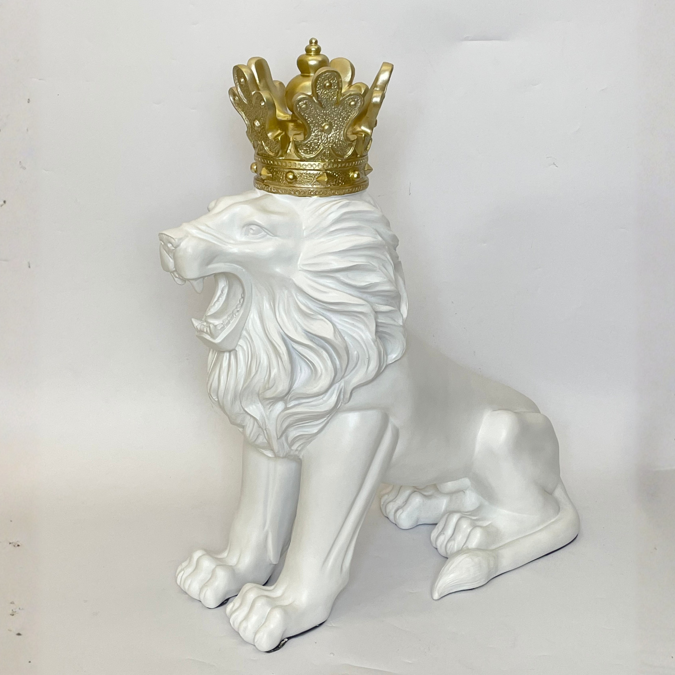 Opulent Lion Showpiece