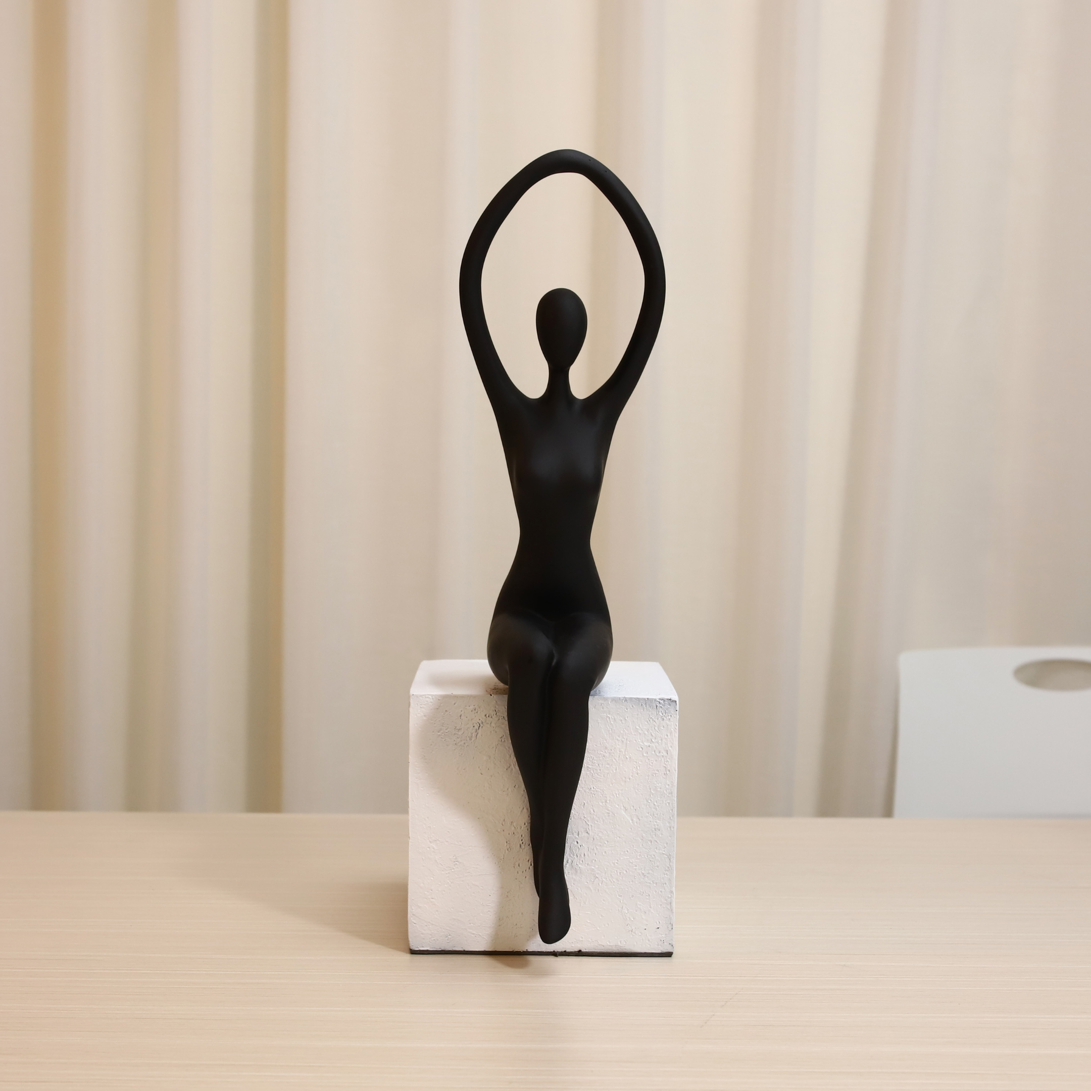 Elegant Lady Showpiece