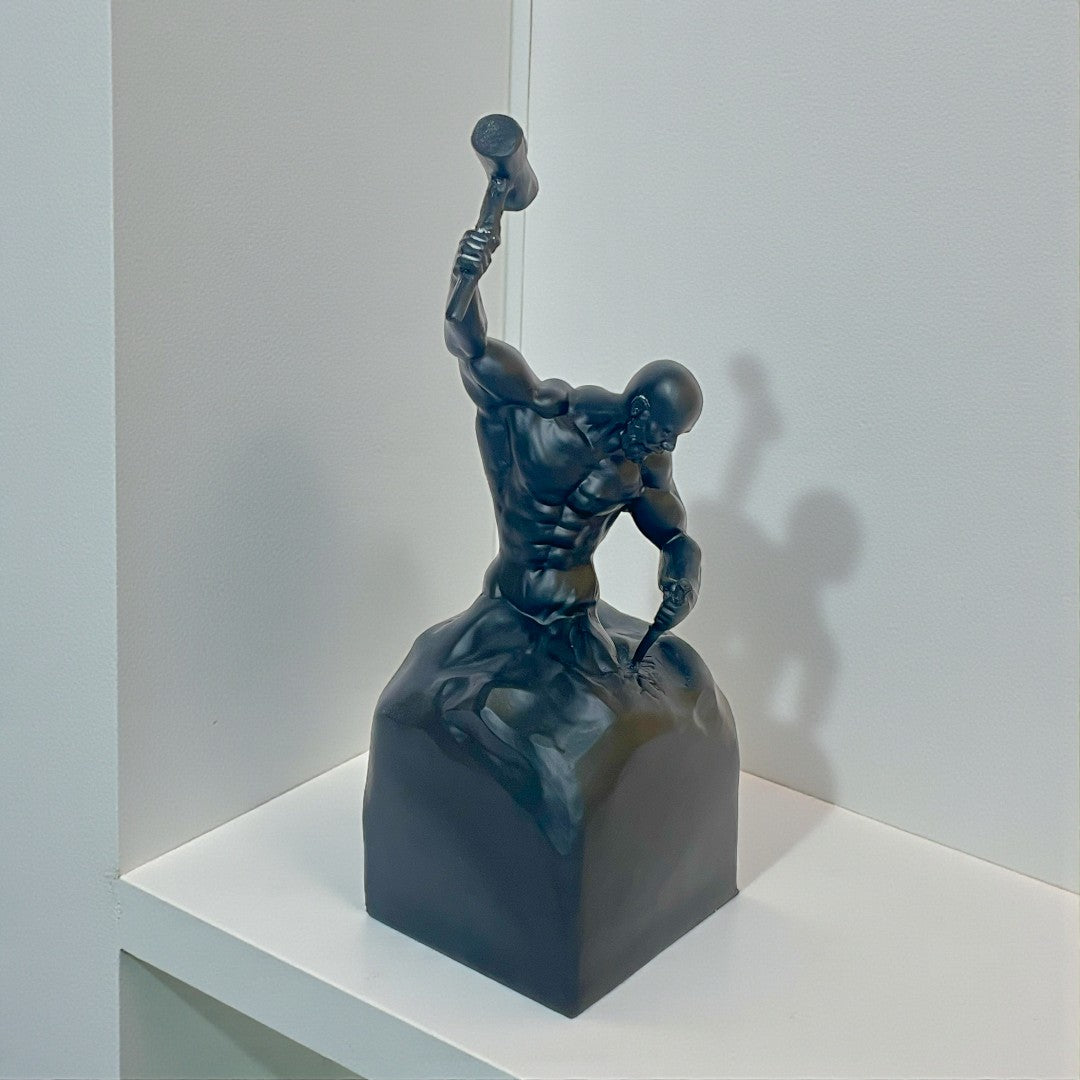Elegant Man Showpiece With Hammer