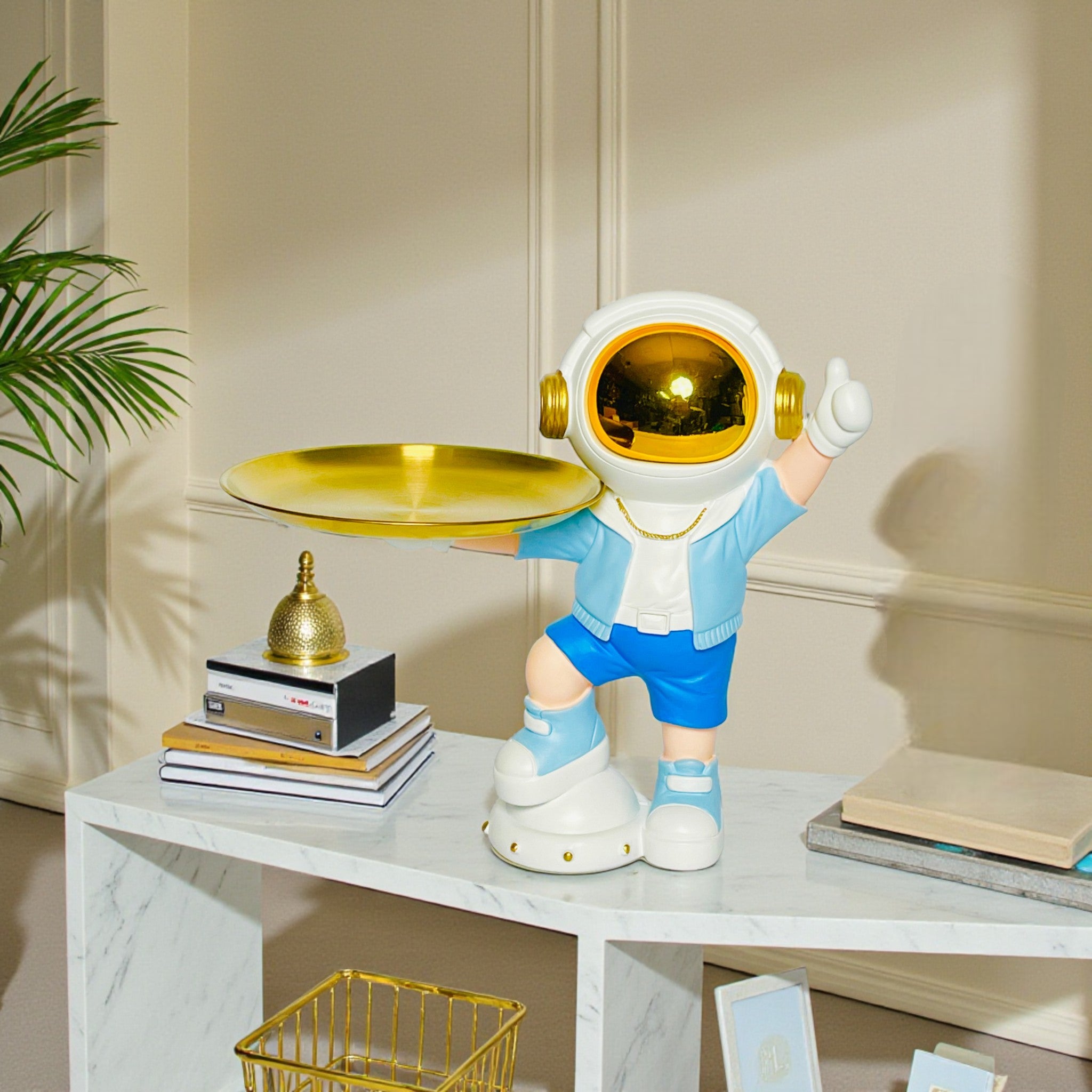 Elegant Astronaut Showpiece