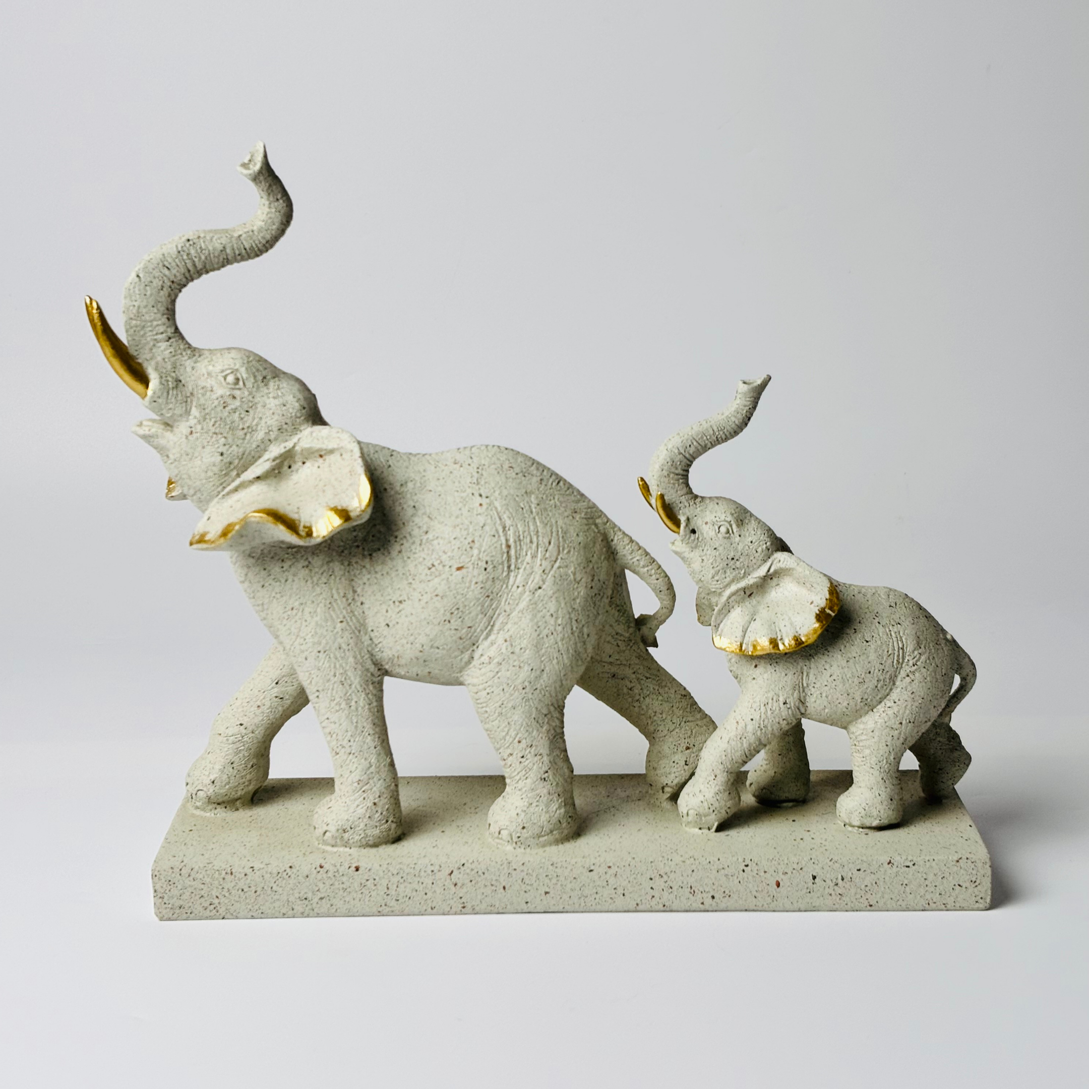 2 Elephant Royal Showpiece