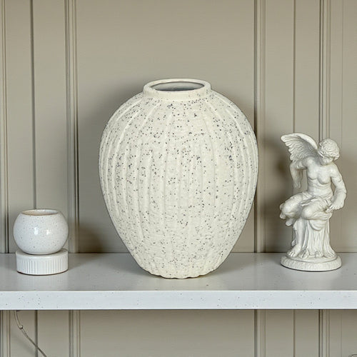 Refined Beauty Table Vase