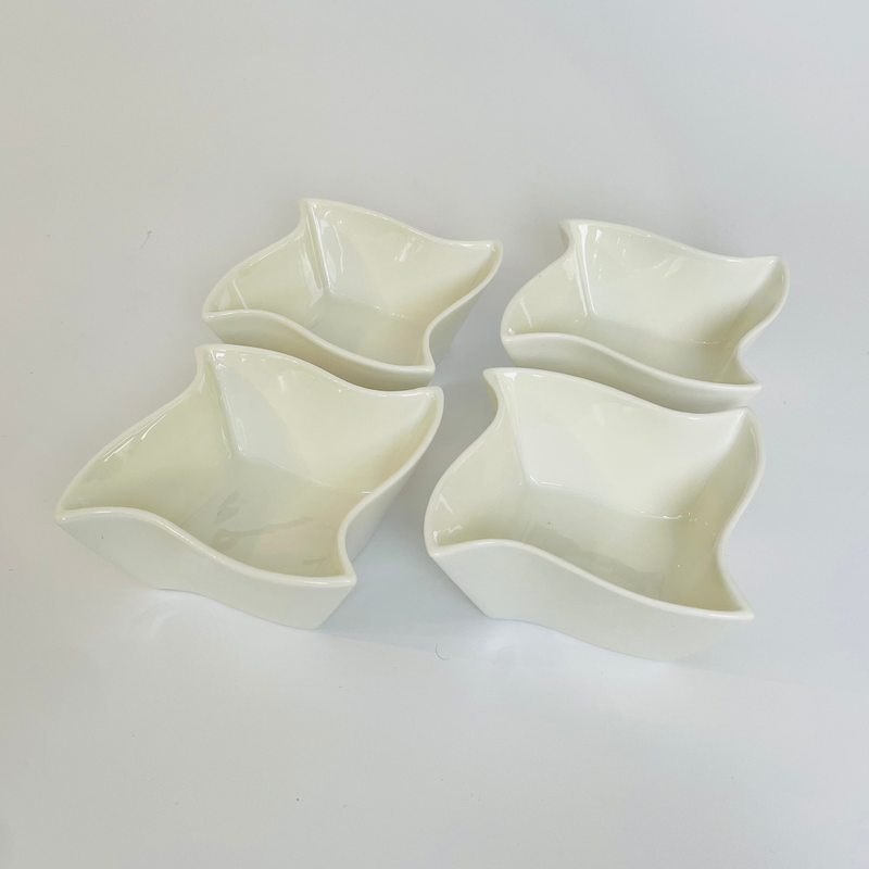 Modern White Wave-Edge Bowl with Spoon – Set of 8
