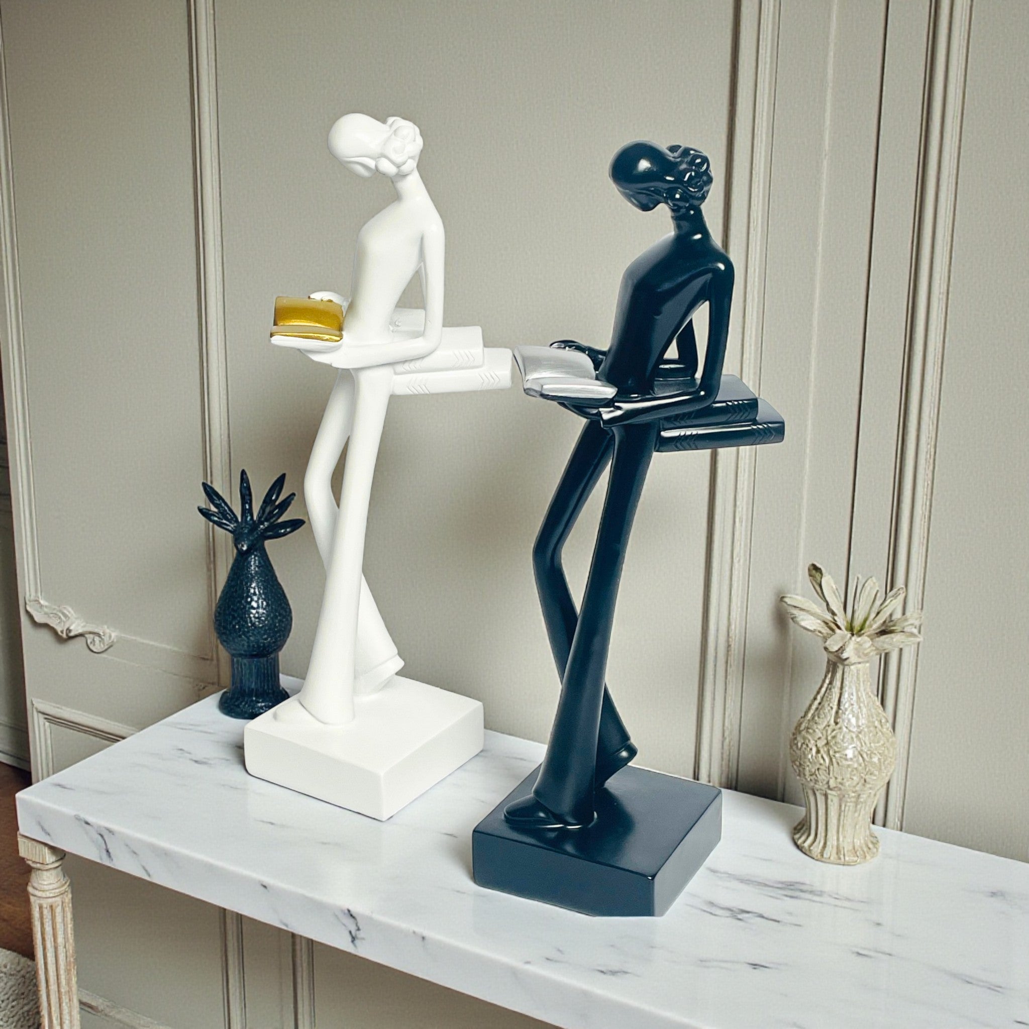 Lady Reader Showpiece