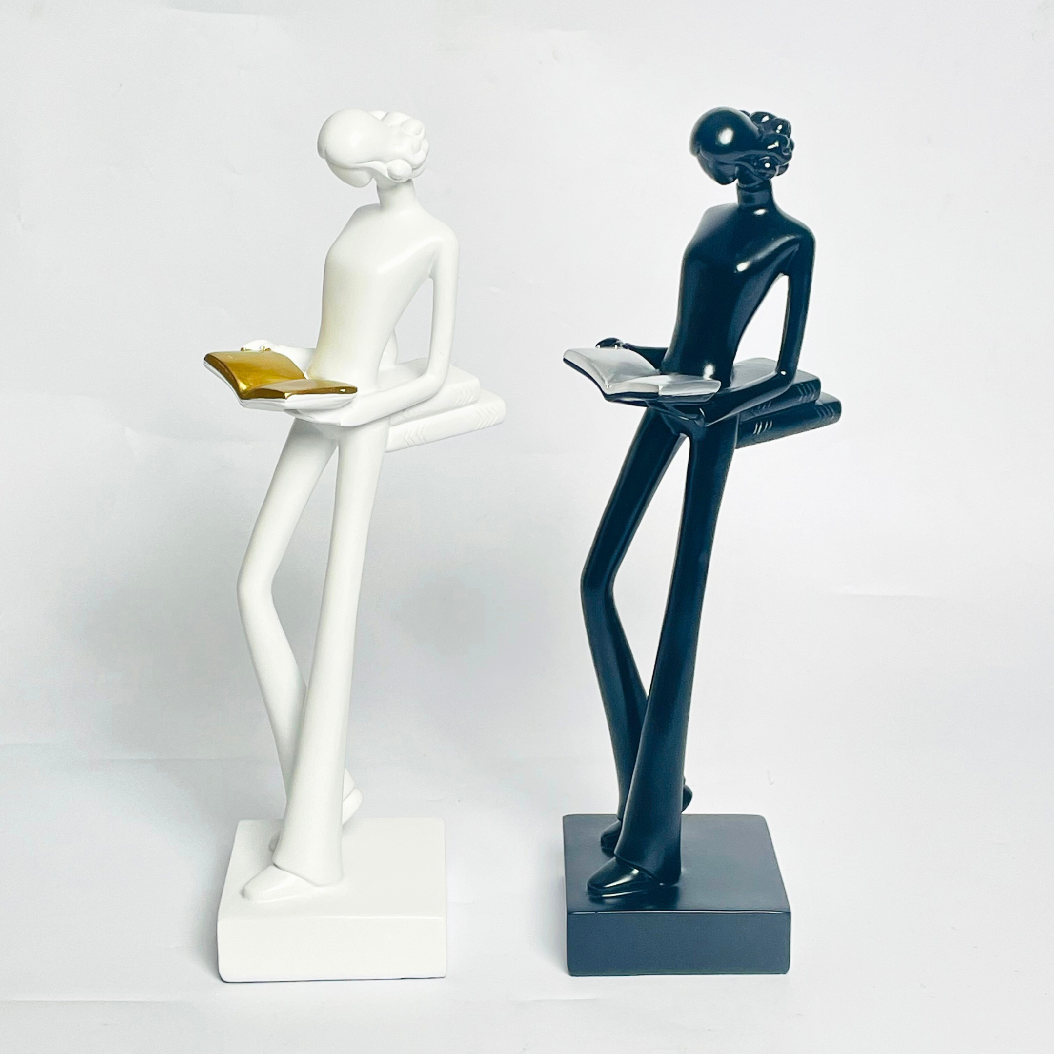 Lady Reader Showpiece