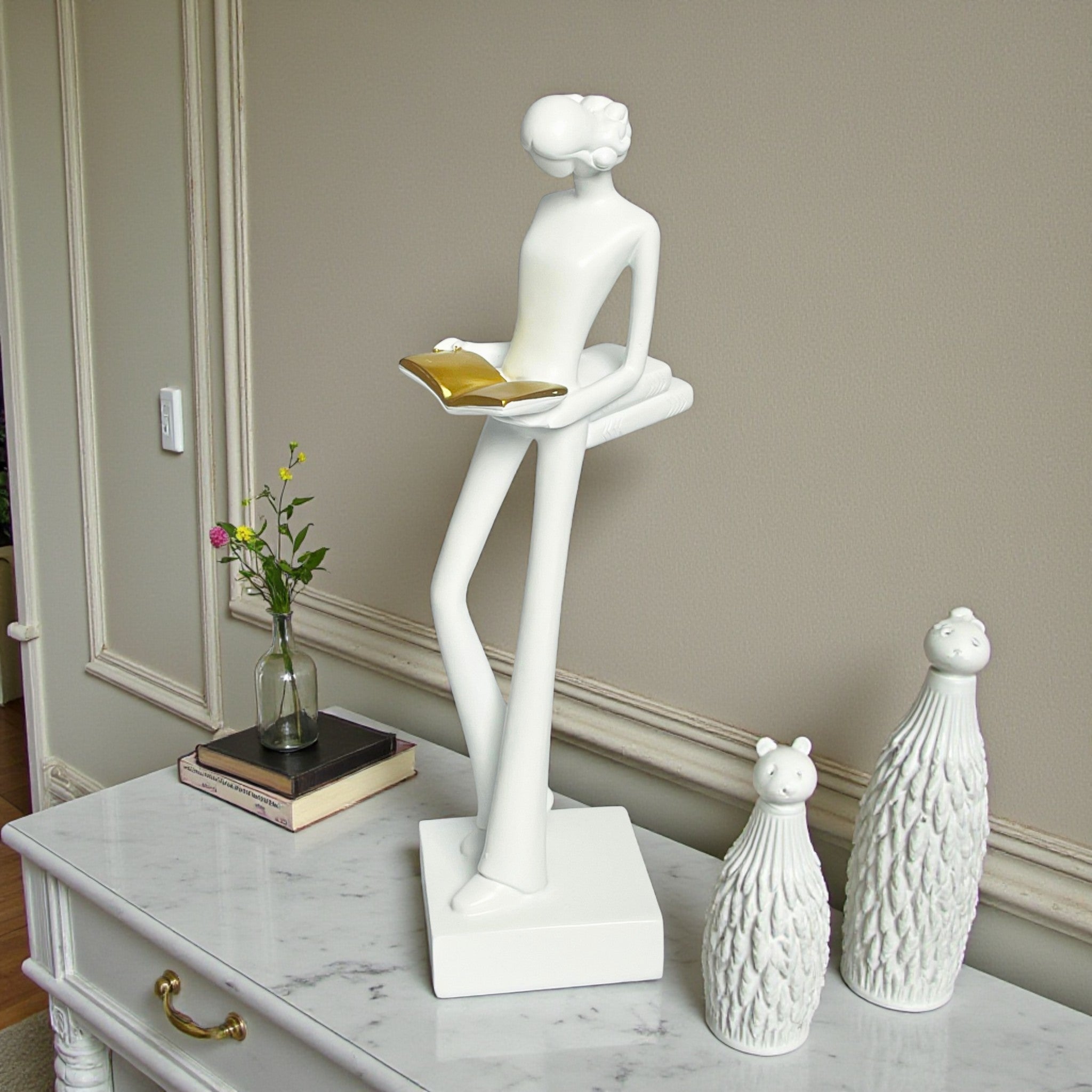 Lady Reader Showpiece