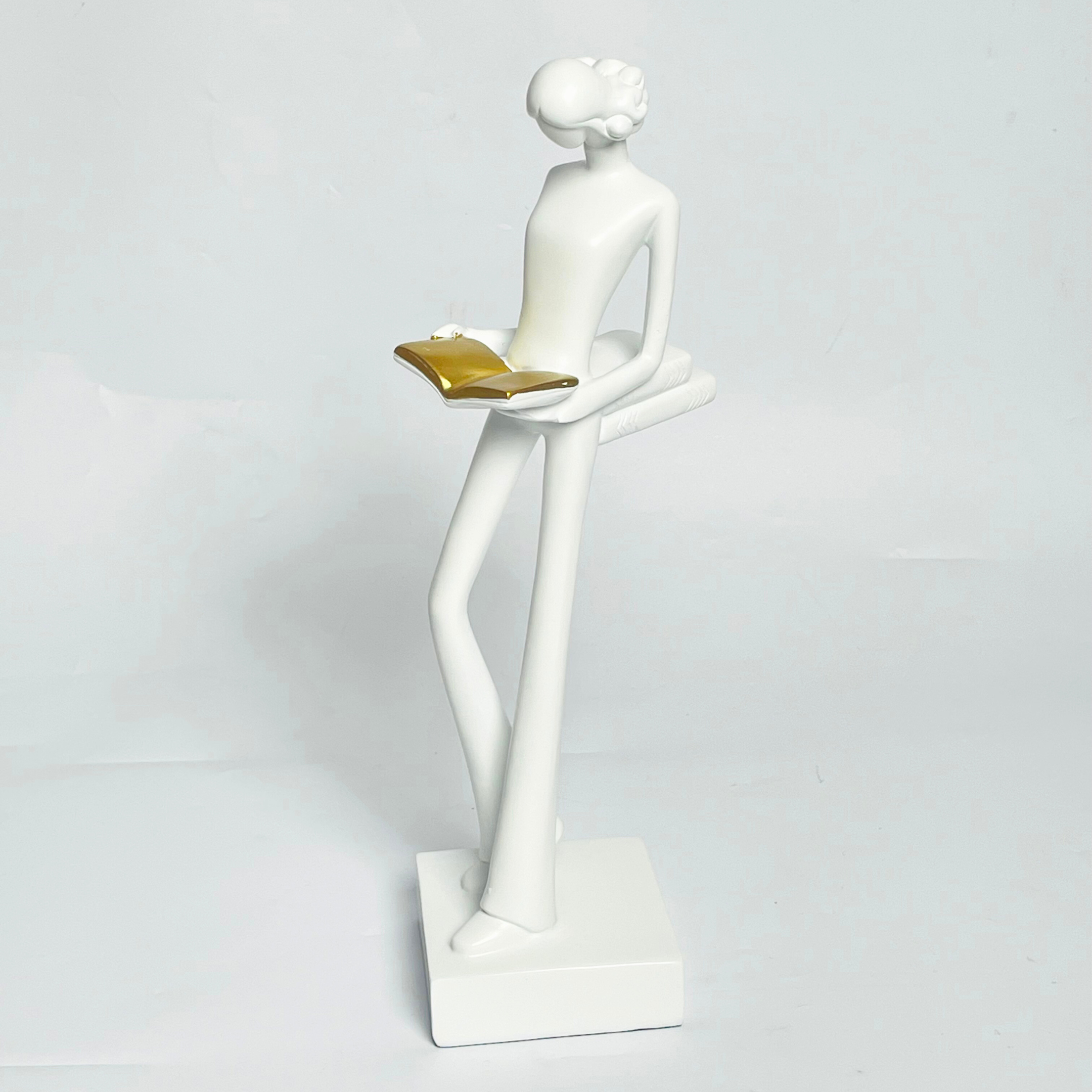 Lady Reader Showpiece