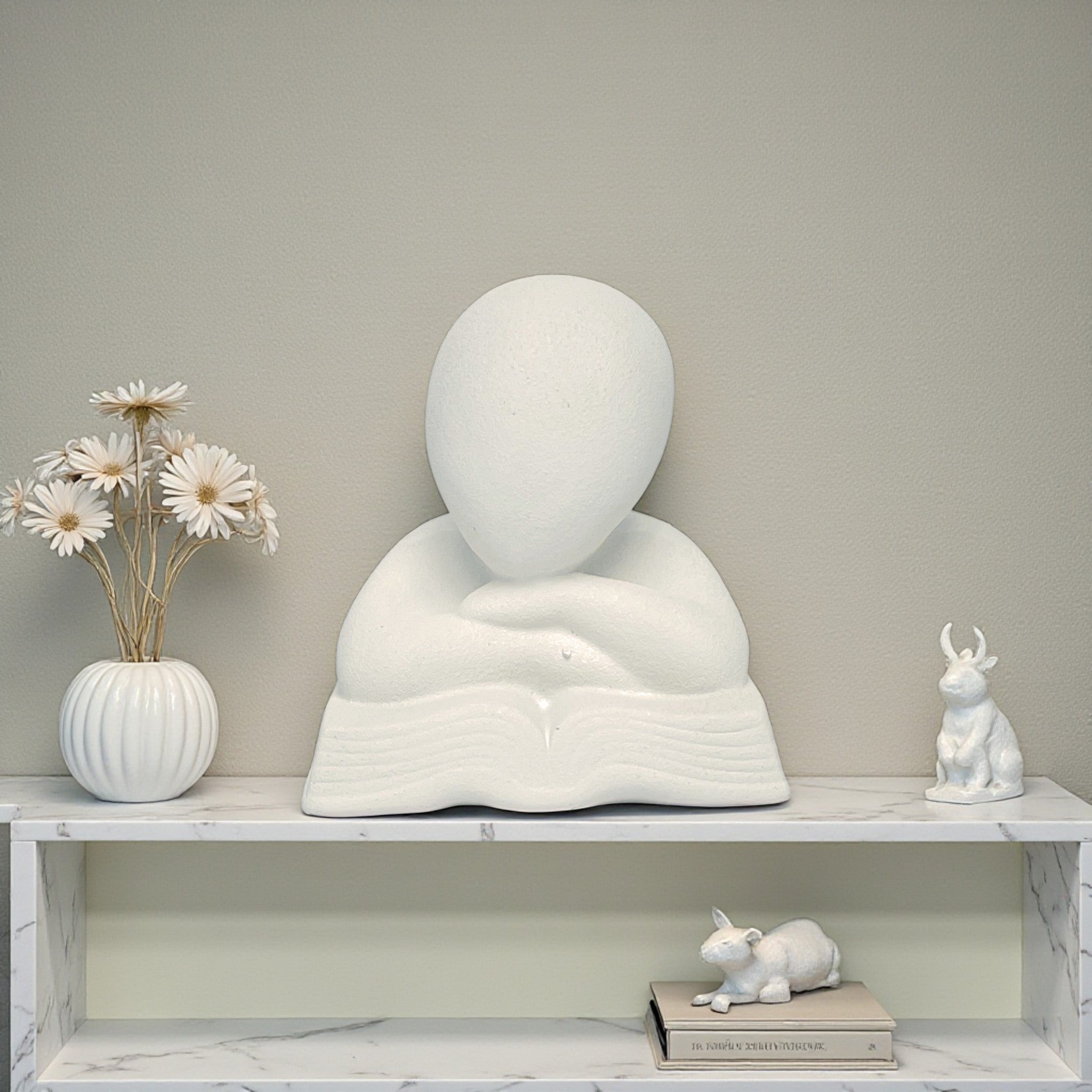 Elegant Reader Showpiece