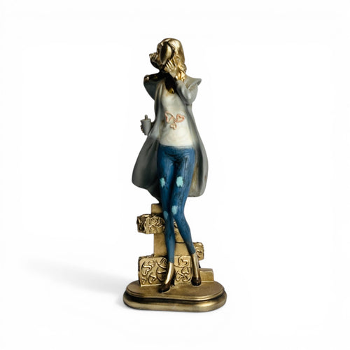 Elegant Lady Decor Showpiece