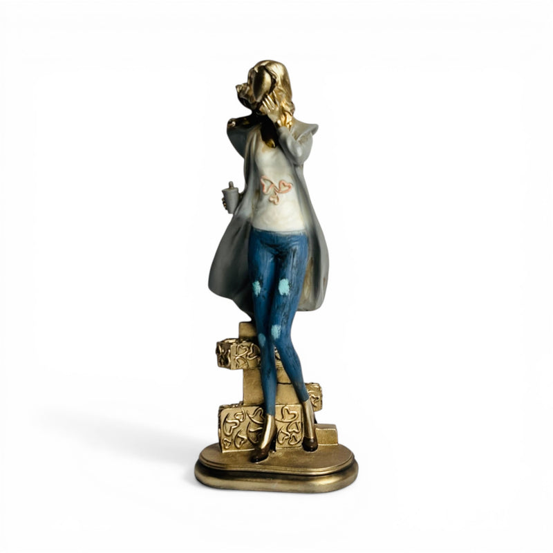 Elegant Lady Decor Showpiece