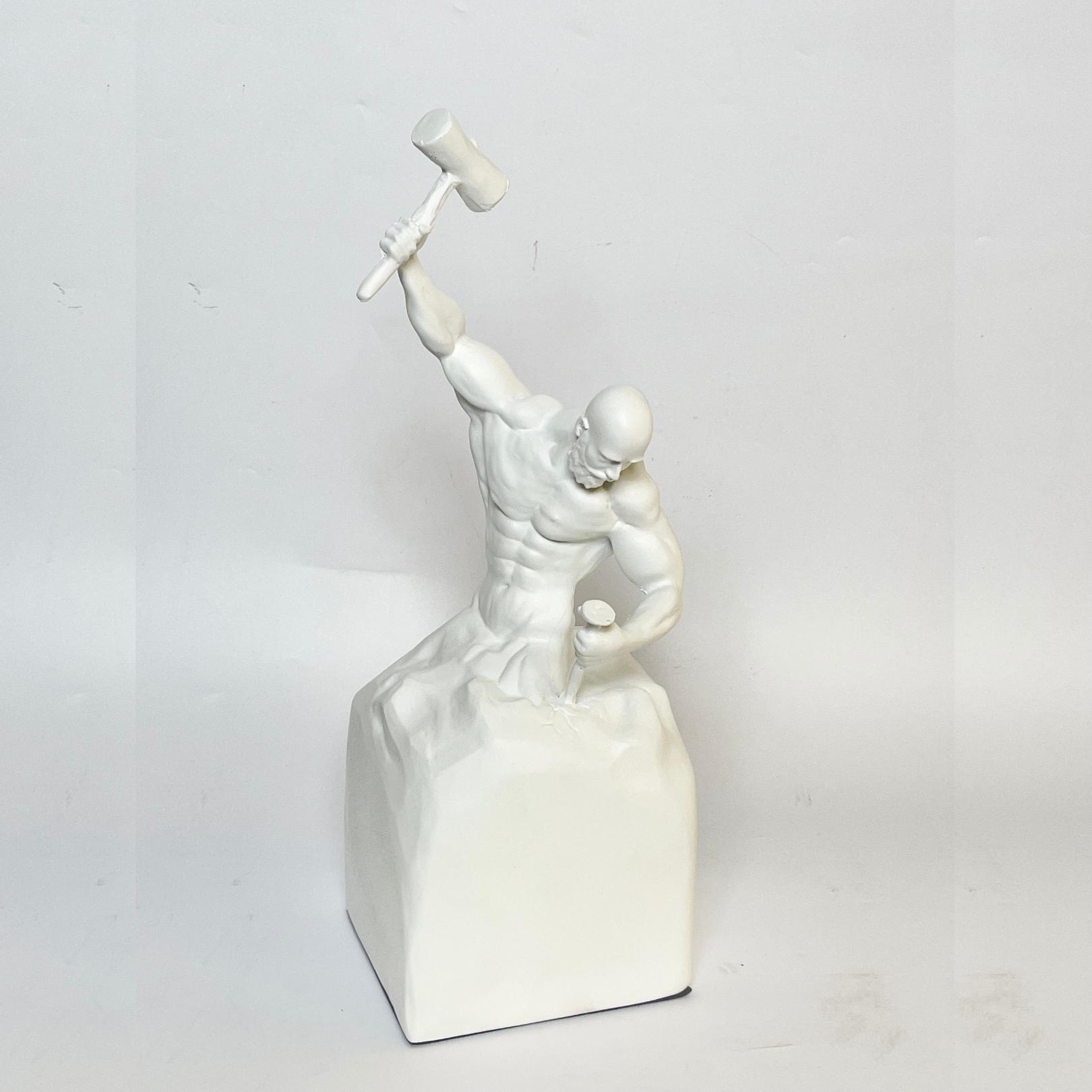 Elegant Man Showpiece With Hammer