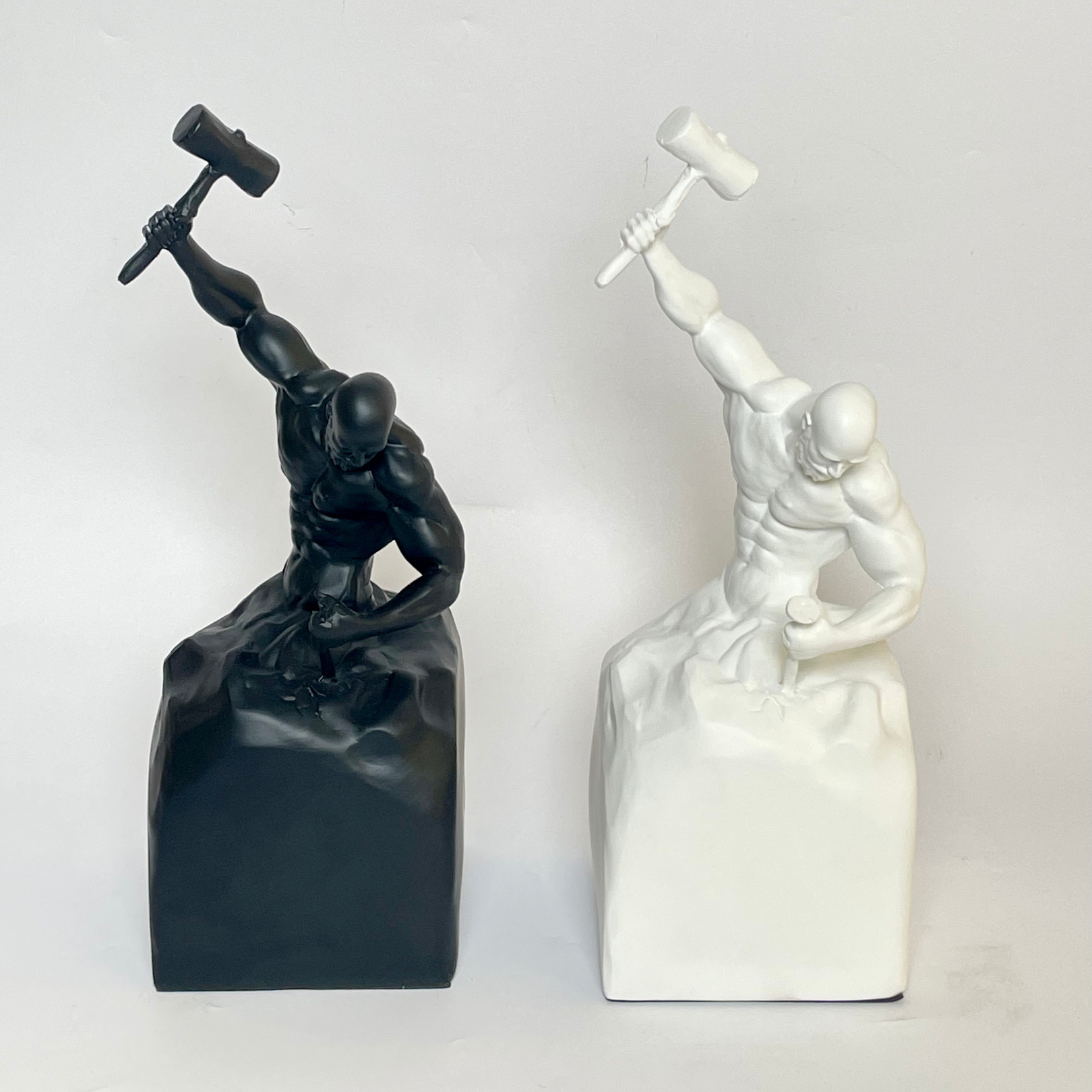 Elegant Man Showpiece With Hammer