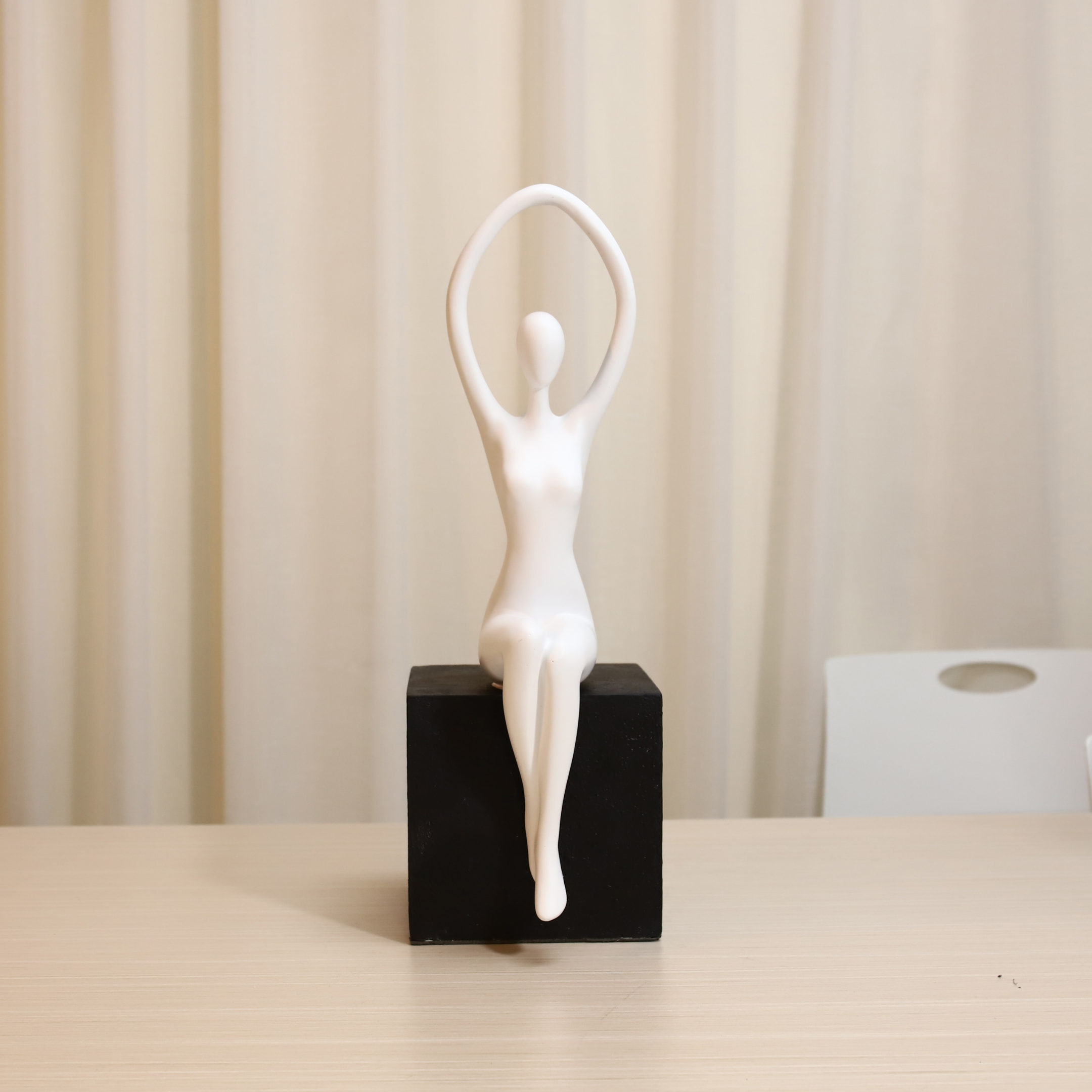 Elegant Lady Showpiece
