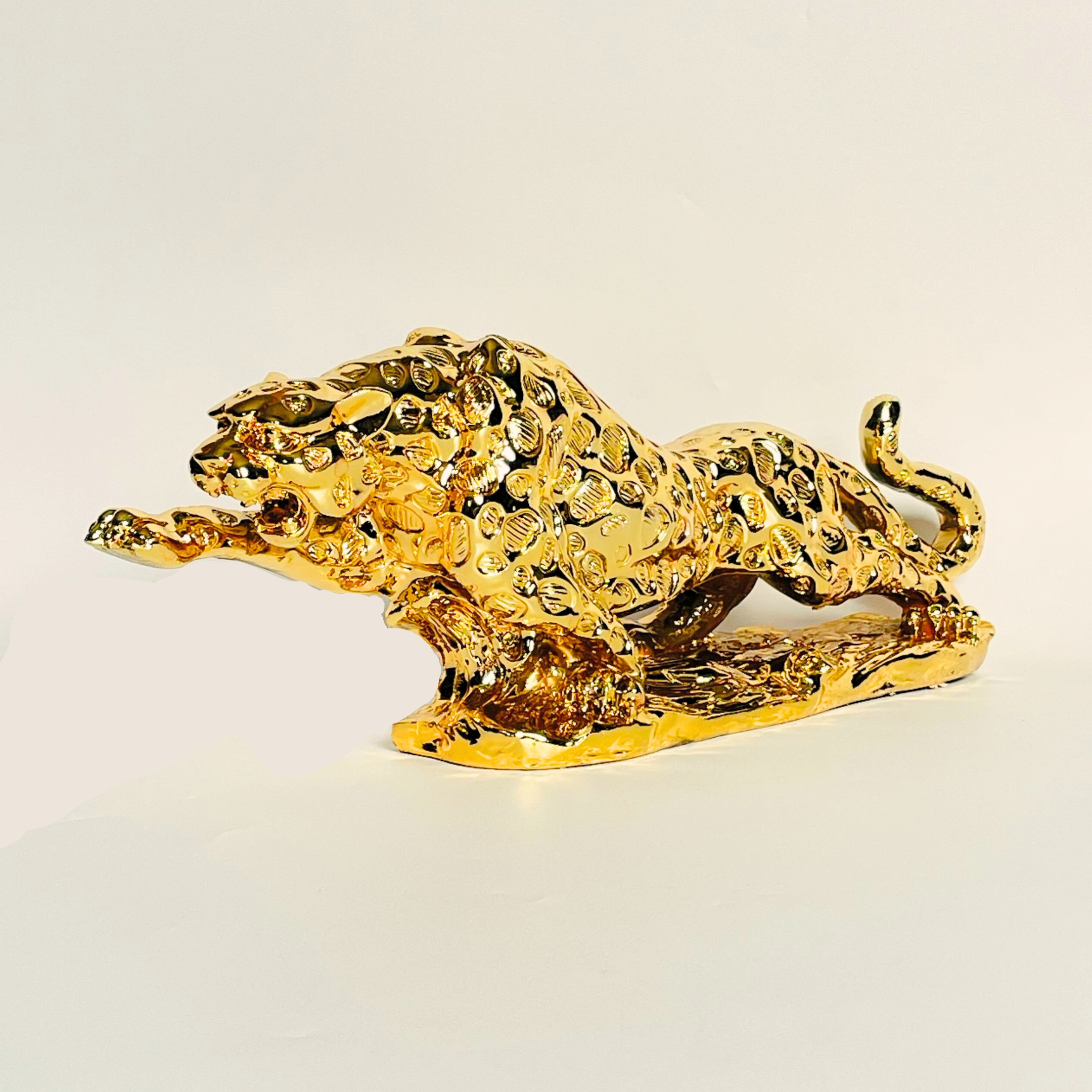 Royal Golden Tiger Showpiece