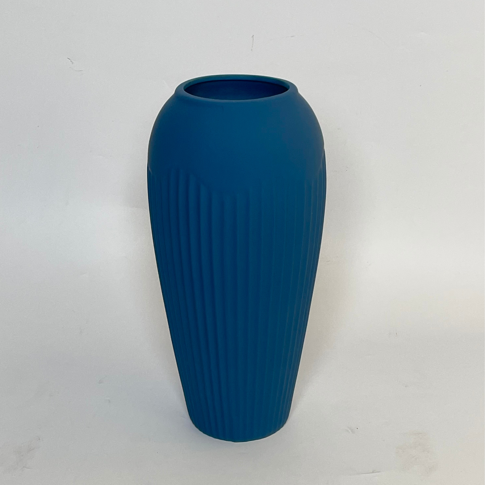 Elite Home Décor Statement Vase