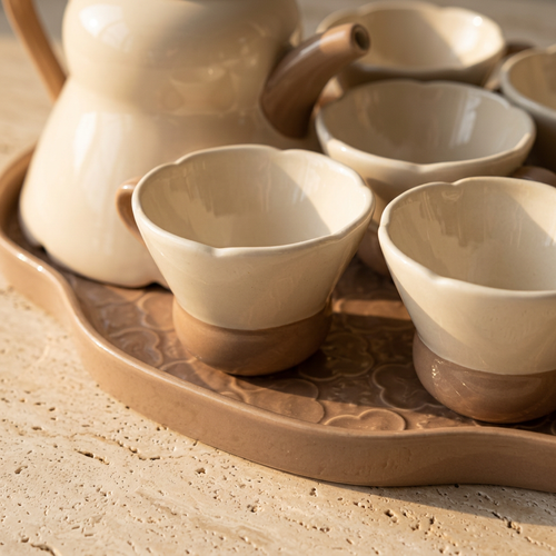Scalloped Two-Tone Tea Set with Cloud-Shaped Tray